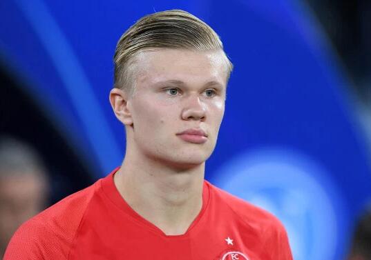 波媒：莱万与巴萨均未确定是否续约，将等到明年再做决定